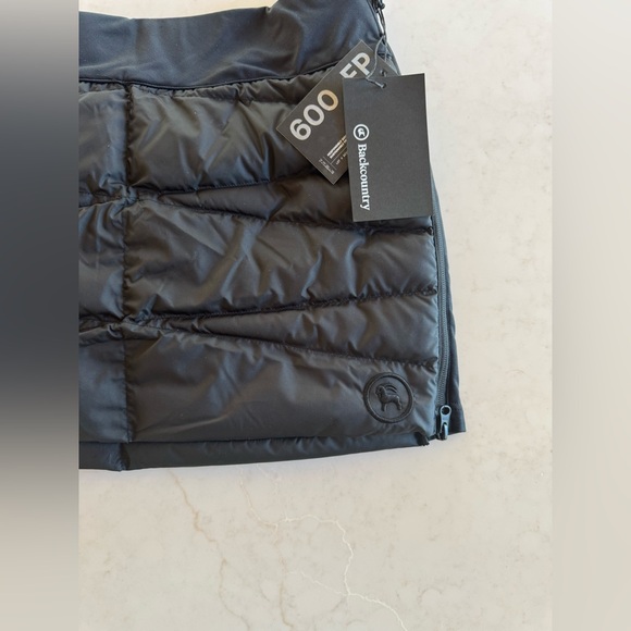 NWT Women’s Stansbury ALLIED down skirt - Backcountry - Size L - Black - Picture 3 of 8